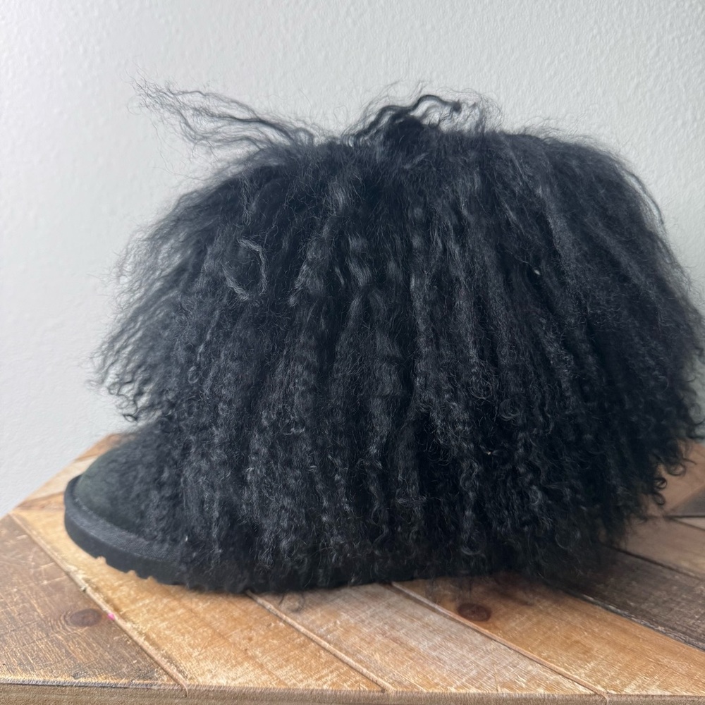 UGG Short Mongolian Sheepskin Cuff Boot - Picture 7 of 14